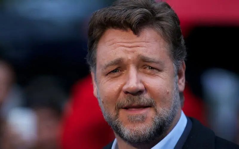 Russell Crowe helps rescue blast-hit Beirut eatery