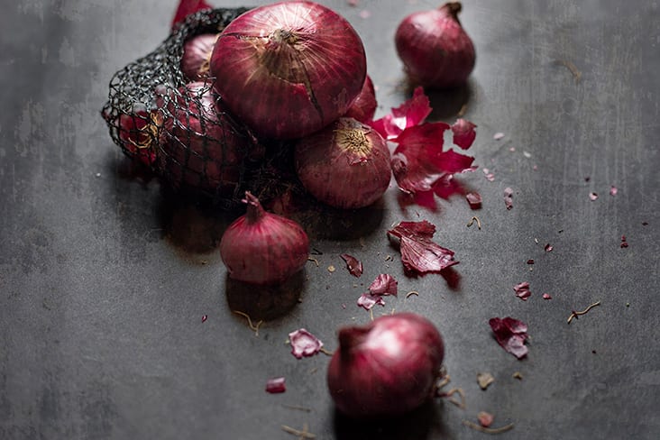 Using red onions rather than white onions will impart more flavour to our broth.