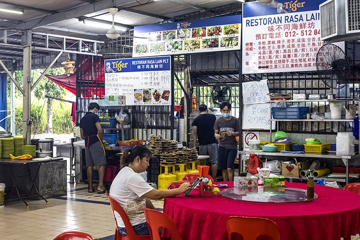 Kedai Makanan Rasa Lain is a popular neighbourhood restaurant in Bercham, Ipoh
