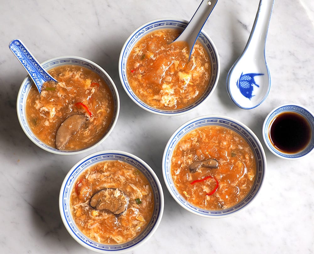 Perk up your appetite with the sour and spicy fish bladder soup.