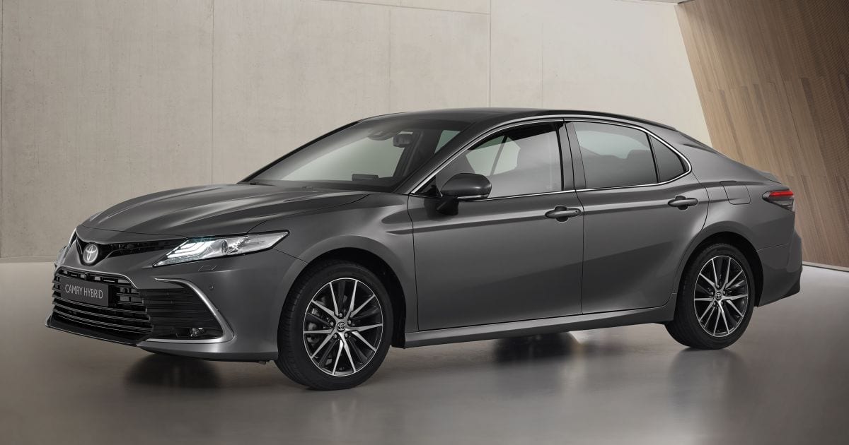 Toyota Camry Hybrid facelift debuts in Europe - larger infotainment display, expanded Toyota Safety Sense