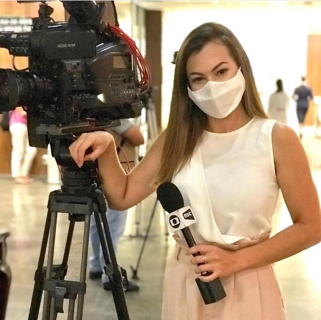 Bárbara Barbosa was covering the pandemic in Brazil when a group of men and women harassed her and her cameraman.