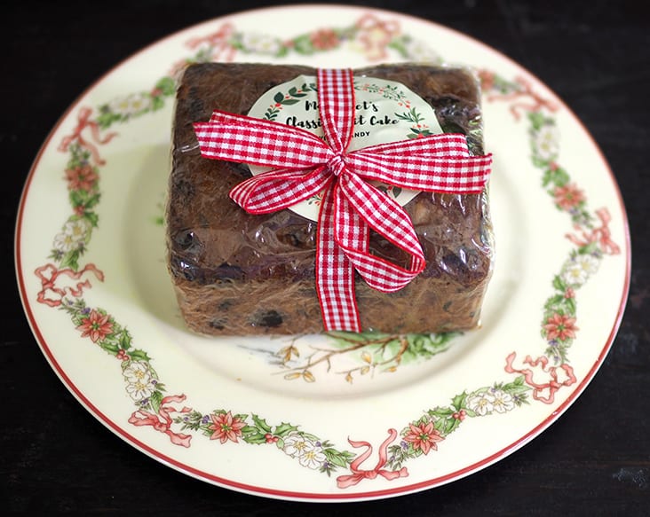 The loaf shaped fruit cake can also be purchased in a half size, allowing you to sample it before buying the whole cake. –Pictures by Lee Khang Yi