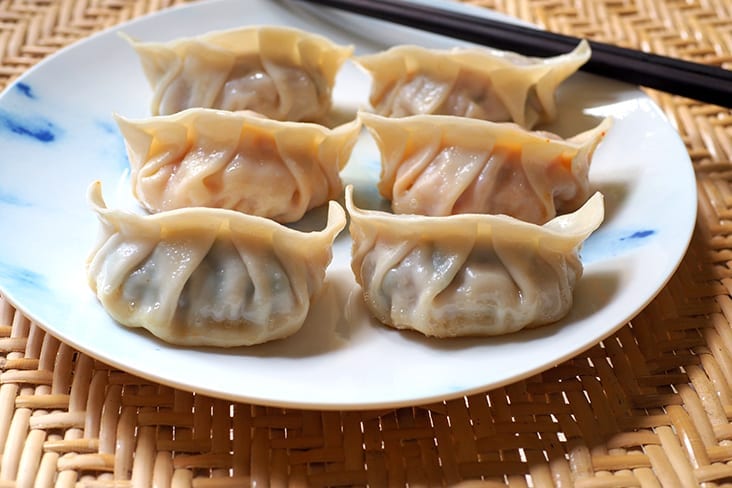 Get plump, juicy gyozas that are easy to cook for a quick meal from Taste with Yen. – Photos by Lee Khang Yi
