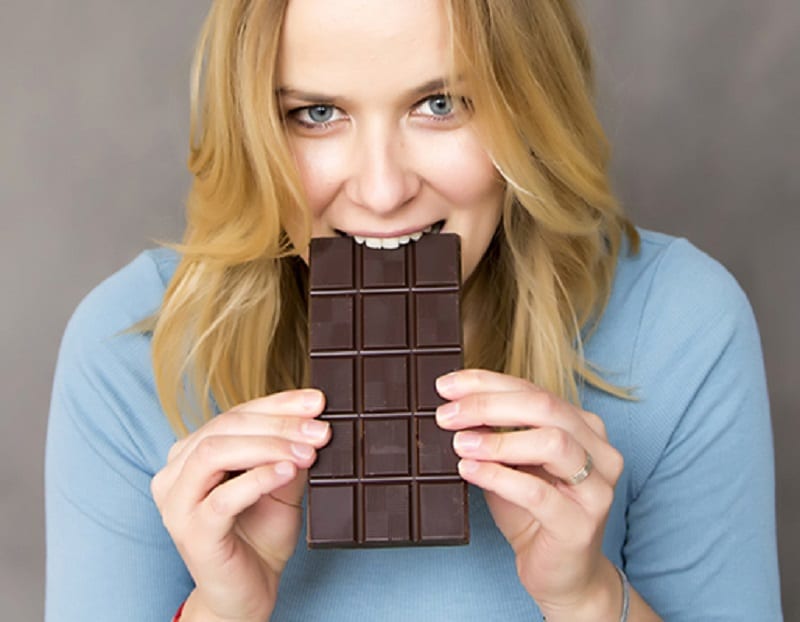 While dark chocolate is known for its antioxidant properties, chocolate lovers tend to prefer the sweat flavour and creamy texture of milk chocolate. ― Istock.com/AFP pic