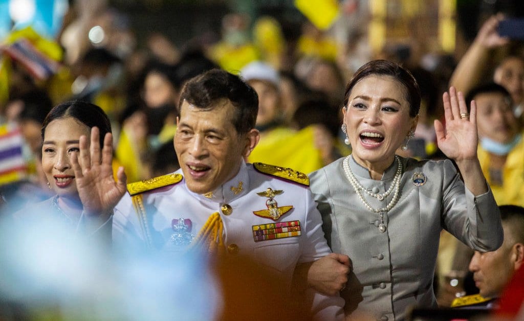 Thai King Meets Supporters, Calls Thailand ‘Land of Compromise’