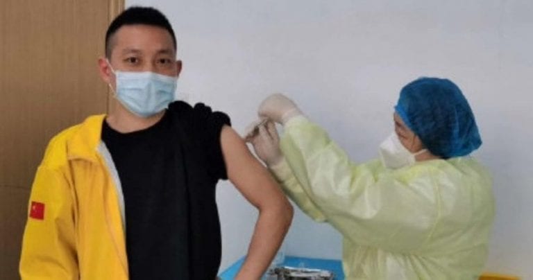 【新冠肺炎】首批接种疫苗志愿者　产生抗体健康出院