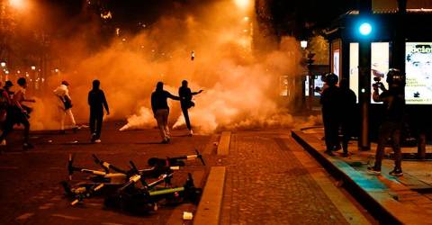 (video) 148 detained as PSG fans riot in Paris after Champions League defeat