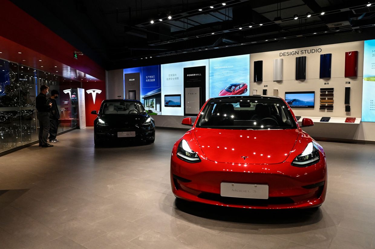 Hacker shows off a way to unlock Tesla models, start cars | MyWinet