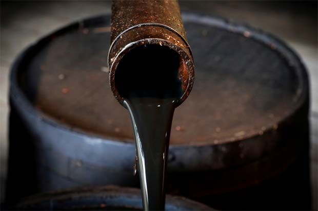 Oil prices drift sideways ahead of potential large U.S. rate hike