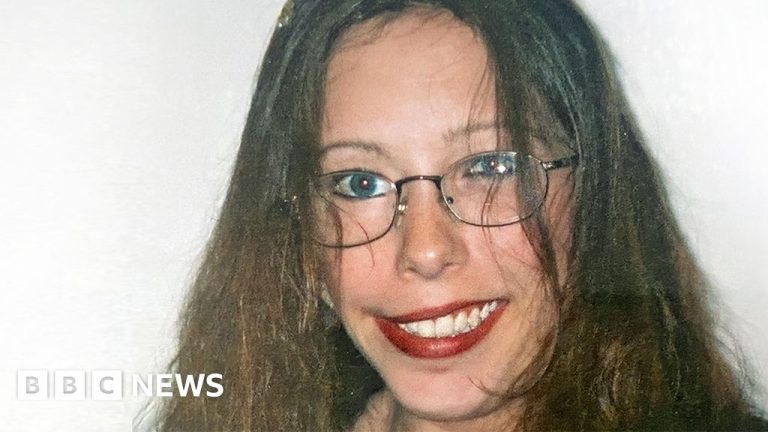 Laura Winham: Surrey woman lay dead in flat for three years, say family
